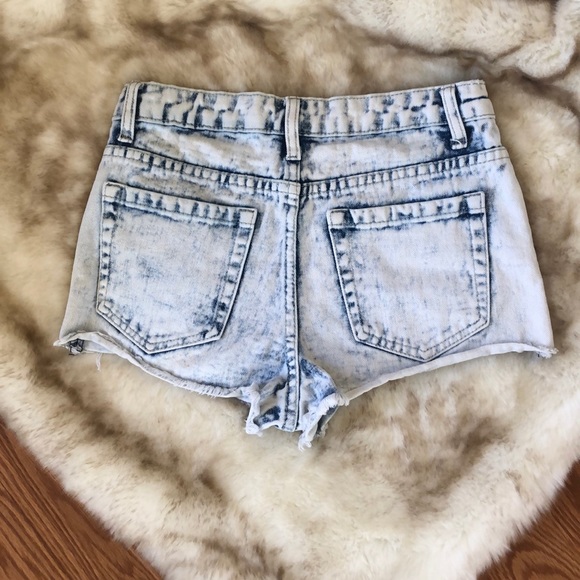 Forever 21 Highwaisted Denim Shorts size w25 - Picture 2 of 3